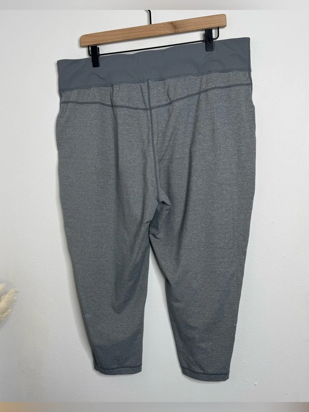 Lululemon Heather Gray Drawstring Cropped Jogger Pants 12 Dance Loungewear